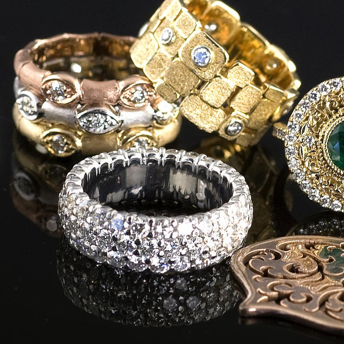 How to Buy Jewelry When You Have a Metal Allergy