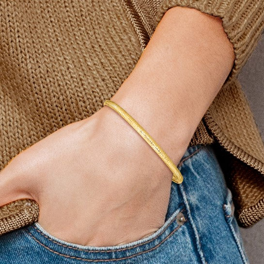 14K Gold Textured Flexible Oval Bangle Bracelet, 4mm Wide, 7.5 Inch Gold Bracelet