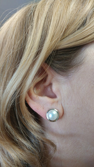 925 Sterling Silver 6mm Freshwater Pearl Stud Earrings - White, Round, With Gift Bag