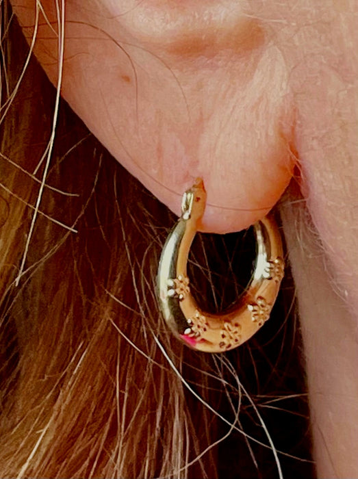 14k Yellow Gold Floral Stamped Lightweight Hoop Earrings (3mm), 15mm - LooptyHoops