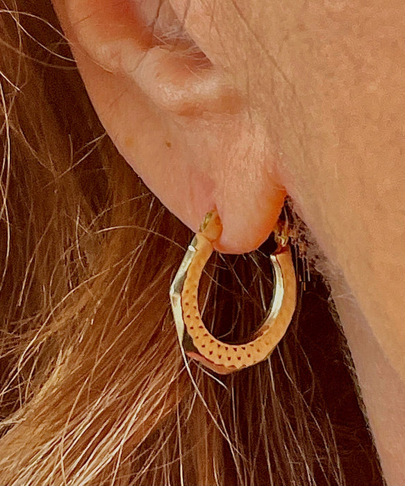 14k Yellow Gold Diamond Cut Square Tube Hoop Earrings (2mm), 18mm - LooptyHoops