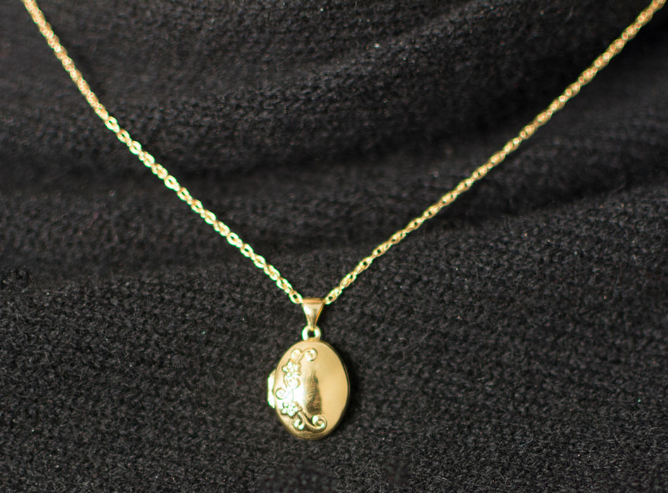14K Yellow Gold Floral Oval Locket Pendant, 19mm x 17mm - LooptyHoops